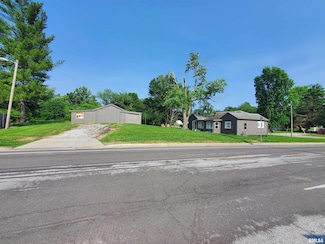 1902 Old West Main St, Carbondale, IL 62901