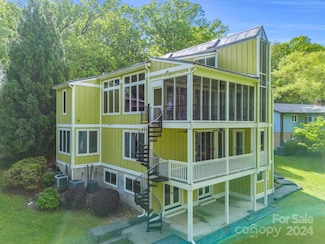 78 Assembly Dr, Flat Rock, NC 28731