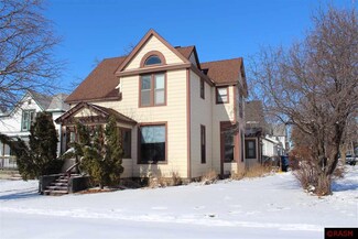 328 E Hickory St, Mankato, MN 56001