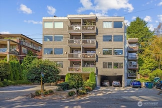 654 W Olympic Place Unit 101, Seattle, WA 98119