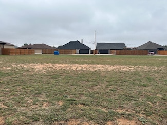 2041 Harvard Dr, Levelland, TX 79336