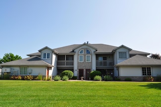 739 Quinlan Dr Unit D, Pewaukee, WI 53072