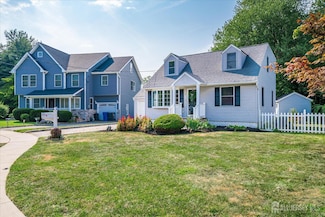 6 Robert Cir, Metuchen, NJ 08840