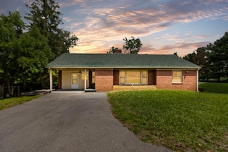 312 Longview Ct, Pulaski, VA 24301