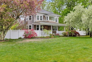 26 College St, Old Saybrook, CT 06475