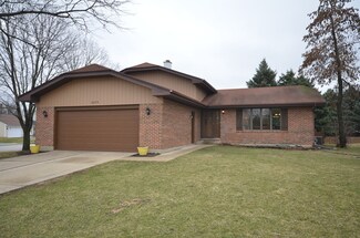 2875 Conifer Ct, Aurora, IL 60502