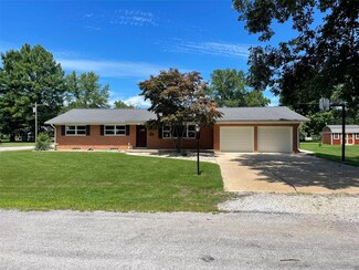 1691 Mulliken St, Carlyle, IL 62231