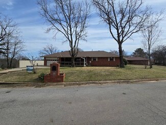 100 Crest Dr, Poteau, OK 74953