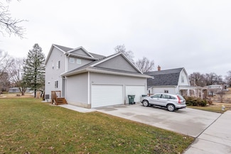 214 N Francis St, Cedar Falls, IA 50613