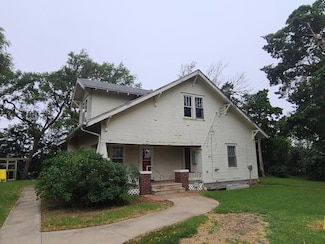 1775 Navajo Rd, McPherson, KS 67460