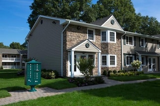 313 Tudor Ln Unit 313, Middle Island, NY 11953