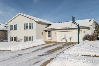 807 Country View Ct SE, Stewartville, MN 55976