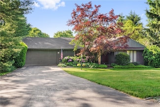 60 Saint Andrews Dr, Beaver Falls, PA 15010