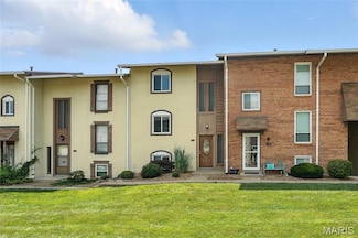174 Carmel Woods Dr, Ellisville, MO 63021