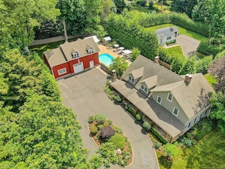 2024 Stratfield Rd, Fairfield, CT 06825