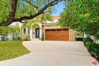 16655 La Maida St, Encino, CA 91436