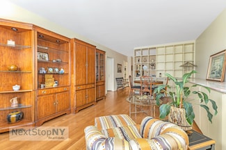 400 E 56th St Unit 25S, New York, NY 10022