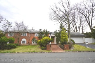 90 Merrick Ave, Staten Island, NY 10301