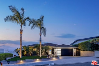 18074 Coastline Dr, Malibu, CA 90265