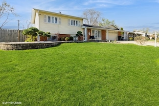 565 Flagstaff Ln, Hoffman Estates, IL 60169