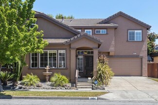 1904 Fallbrook Ln, Petaluma, CA 94954