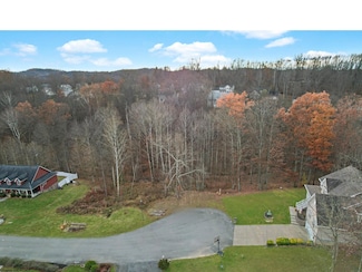 245 Coventry Dr, Bridgeport, WV 26330