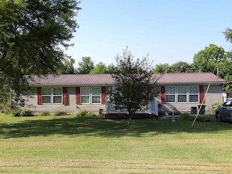 10 Northslope Dr, Milton, WV 25541