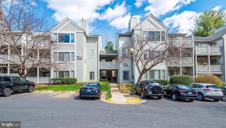2221 Hunters Run Dr, Reston, VA 20191