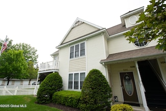 105 Mallards Pond Ln, Schenectady, NY 12303