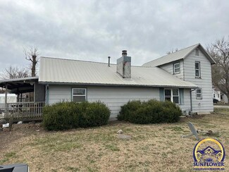 202 S 1st St, Madison, KS 66860