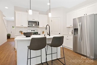 1140 Leigh Cir, Charlotte, NC 28216