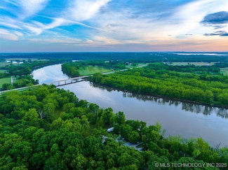 9596 N 447 Rd, Spavinaw, OK 74366