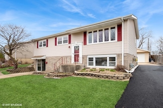 8817 Oakwood Dr, Hickory Hills, IL 60457