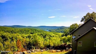 26 Stonebridge Way, Lee, MA 01238