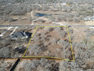 153 Hidden Pond Dr, Adkins, TX 78101