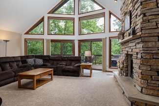 N1440 Red Oaks Dr, La Crosse, WI 54601