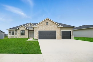 135 NW Alderleaf Dr, Waukee, IA 50263