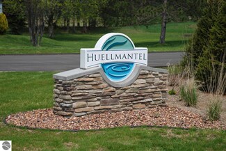 6880 Wayfarer Ln Unit 52, Traverse City, MI 49685