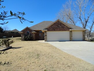 27 NE Summerwood Dr, Elgin, OK 73538