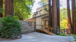 17498 Riverside Dr, Guerneville, CA 95446