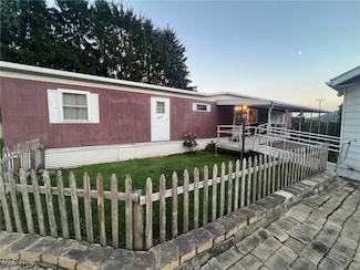 1812 Danbury Ave, Wellsville, OH 43968