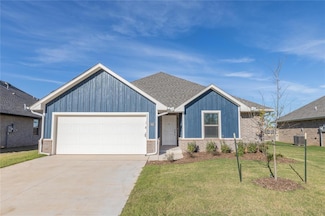 1013 SE 30th St, Moore, OK 73160
