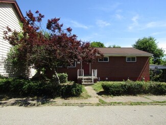 63 Chestnut St, Natrona Heights, PA 15065