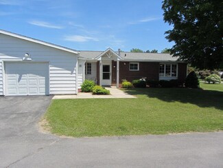 7 Maine Rd, Plattsburgh, NY 12903