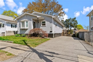 43 Huxley Ave, Providence, RI 02908