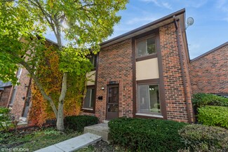 1S202 Stratford Ln Unit 4, Villa Park, IL 60181