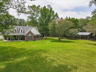 4 Oak St, New Caney, TX 77357