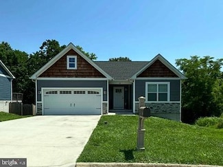 46 Village Cir, Bolivar, WV 25425