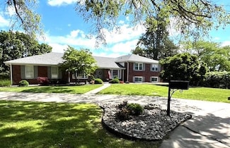 10571 Windswept Dr, Saint Louis, MO 63128