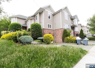 77 W Columbia Ave, Palisades Park, NJ 07650